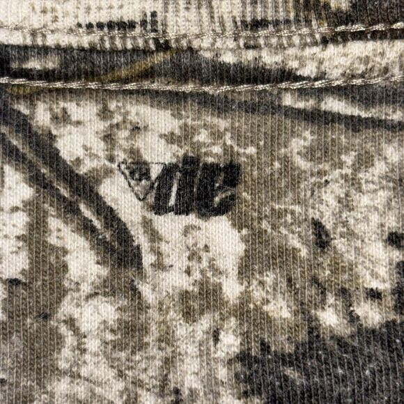 Realtree Medium Camo Long Sleeve Shirt Outdoor Hunting Gear - Picture 5 of 6